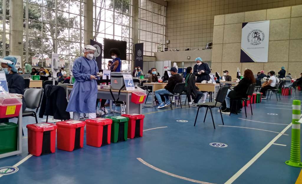 Jornadas de vacunación contra el Covid-19 en diversos puntos de la capital.
