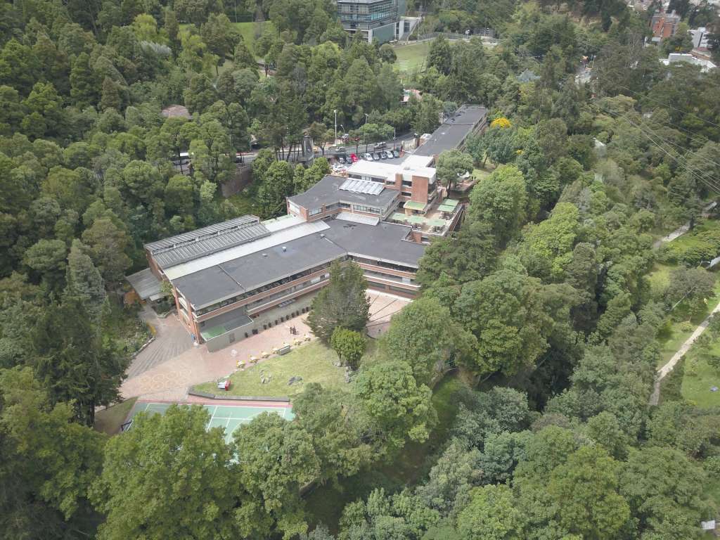 Como hace 65 años, la Universidad sigue funcionando en el corazón de Bogotá, en la Avenida Circunvalar con calle 19.