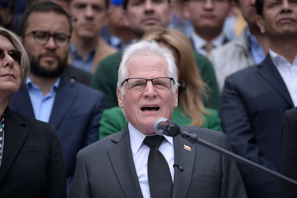 Lanzamiento de su precandidatura presidencial por el Centro Democrático.