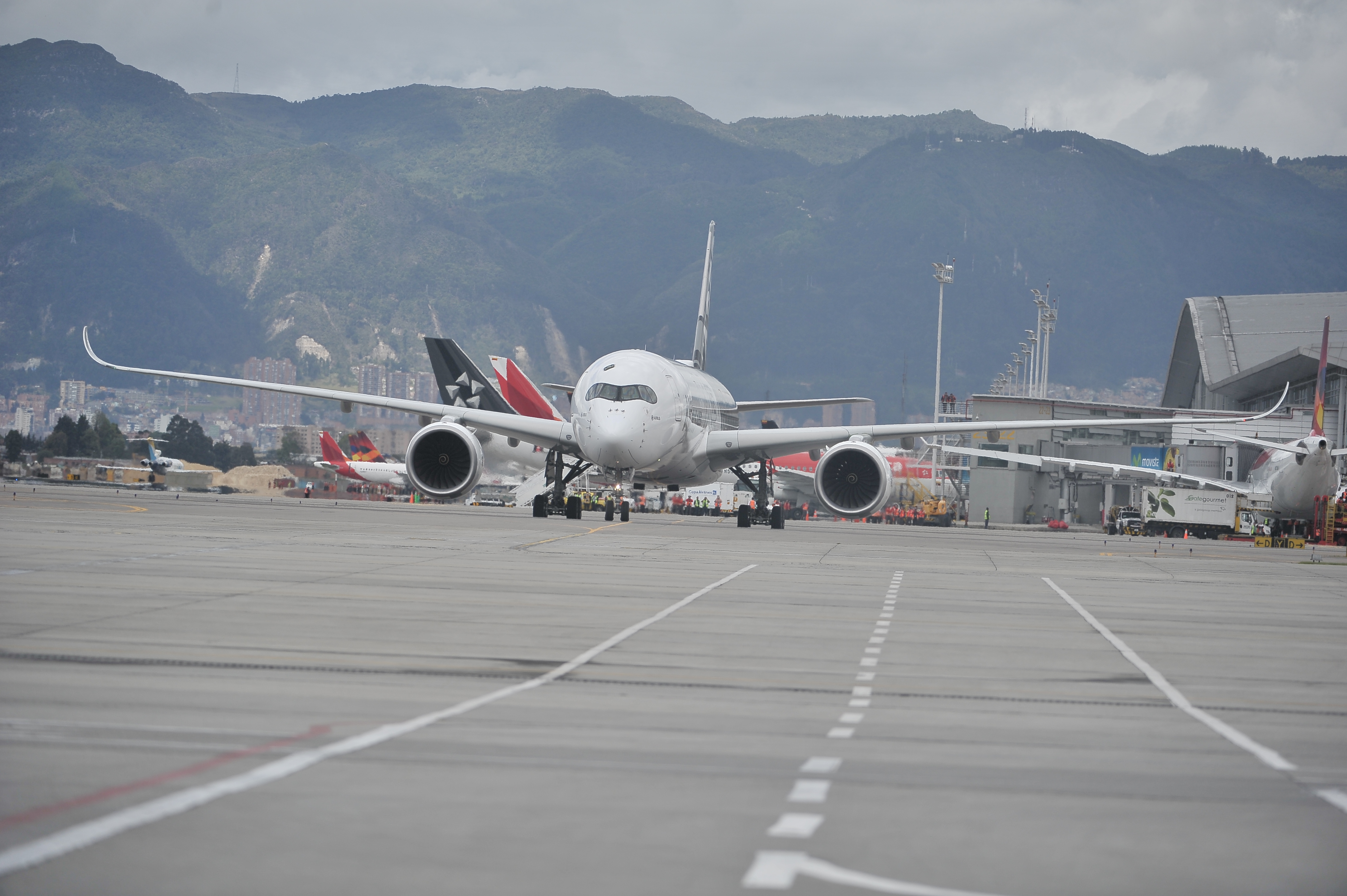 Llegada de este avión al Aeropuerto Internacional El Dorado, en Bogotá.
