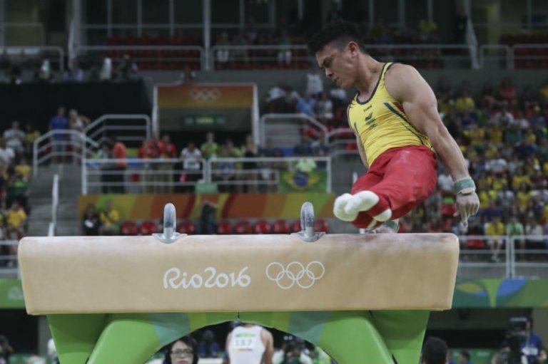 Jossimar Calvo, entre la gimnasia, el estudio y la labor de ser padre