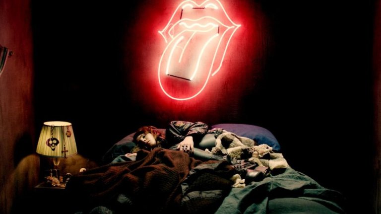 Topless y zombies en nuevo video de Rolling Stones