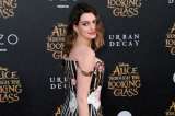 Anne Hathaway protagonizaría película sobre Barbie