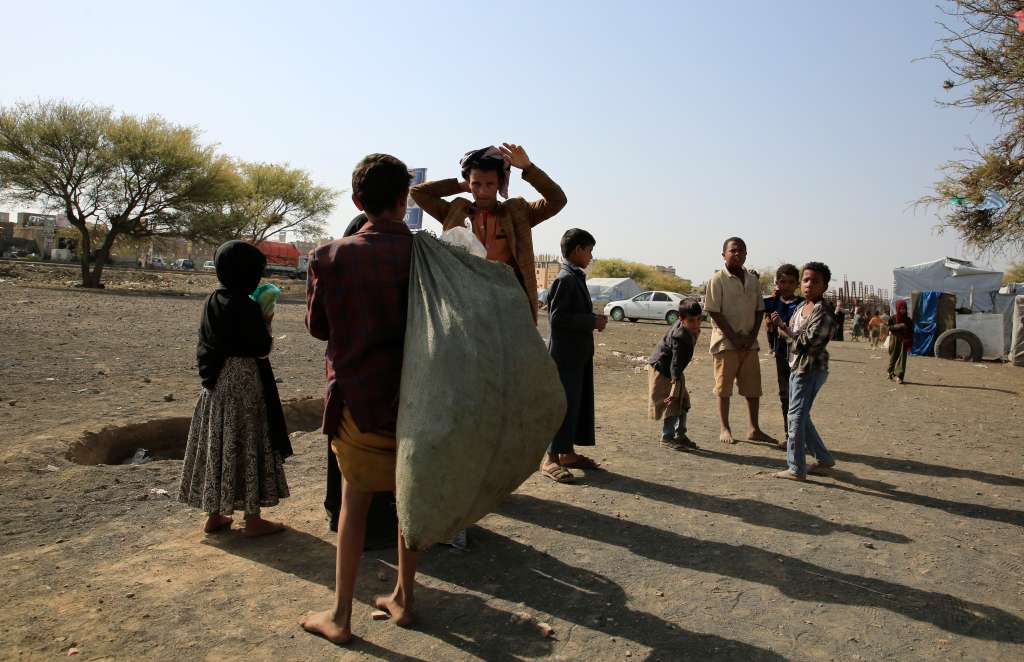 Sana'a (Yemen), 14/06/2022.- Displaced Yemenis gather at a camp for Internally Displaced Persons (IDPs) on the outskirts of Sana'a, Yemen, 14 June 2022. UN envoy for Yemen Hans Grundberg is scheduled to brief the UN Security Council, on 14 June 2022, on Yemen's war developments, including the recent extension of the truce for a second period of two months, as well as his recent consultations with Yemeni warring factions and regional actors to move toward a sustainable political solution of the prolonged conflict in the Arab country. Yemen has been in the grip of an armed conflict between the Saudi-backed government and the Houthis since March 2015, causing the internal displacement of 4.3 million Yemenis by March 2022. EFE/EPA/YAHYA ARHAB