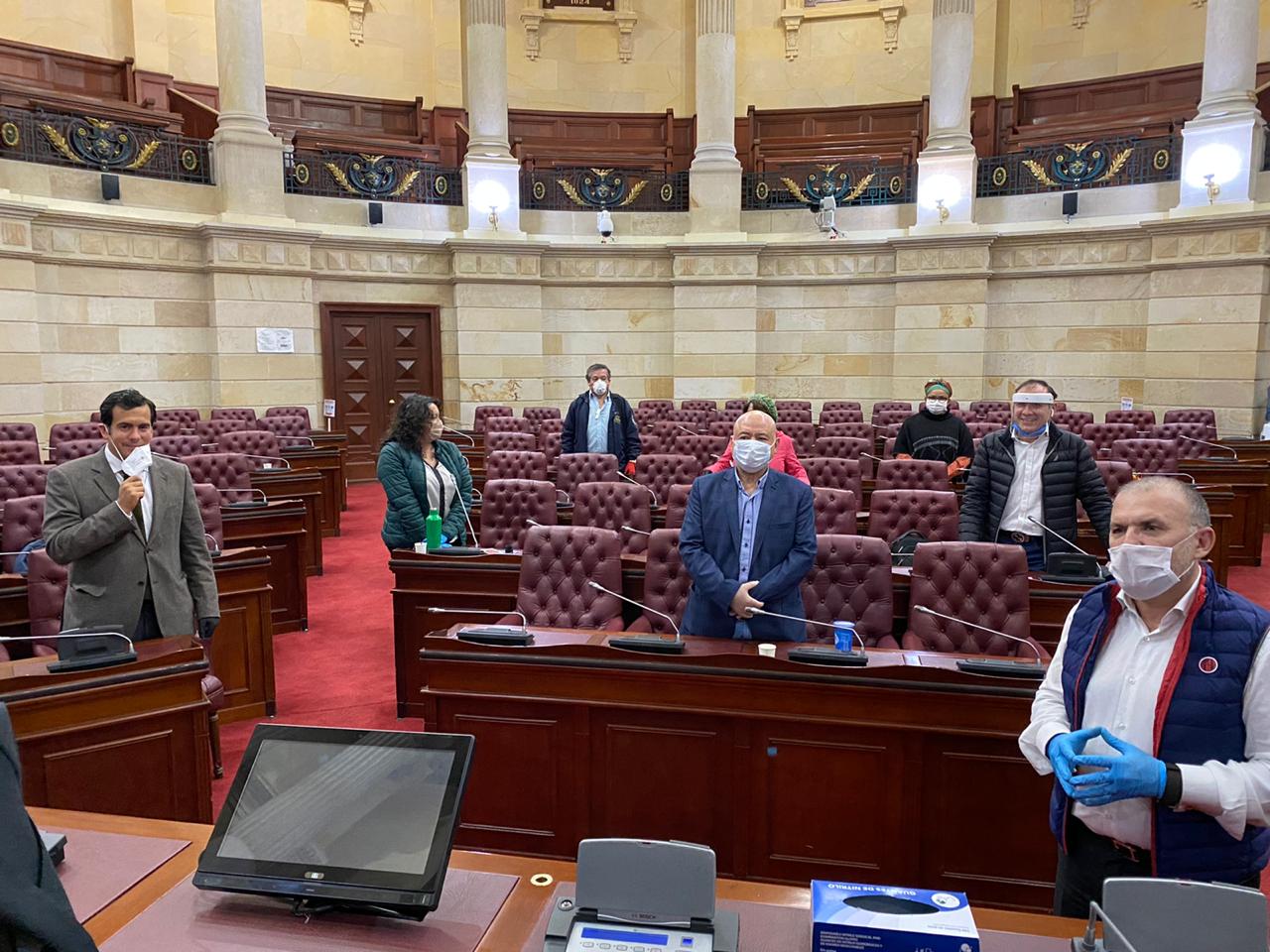 La Comisión de Paz es la primera del Congreso en sesionar de manera semipresencial. Roy Barreras, presidente de la Comisión y senador del Partido de la U, agradeció a Lidio García, presidente del Senado, por acceder a este modelo de trabajo legislativo. / Cortesía
