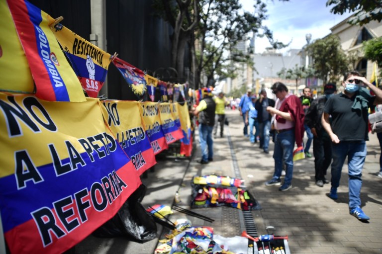 Otros, en cambio, salieron a las calles en rechazo a las reformas planteadas desde el nuevo gobierno y el incremento en el costo de la gasolina.