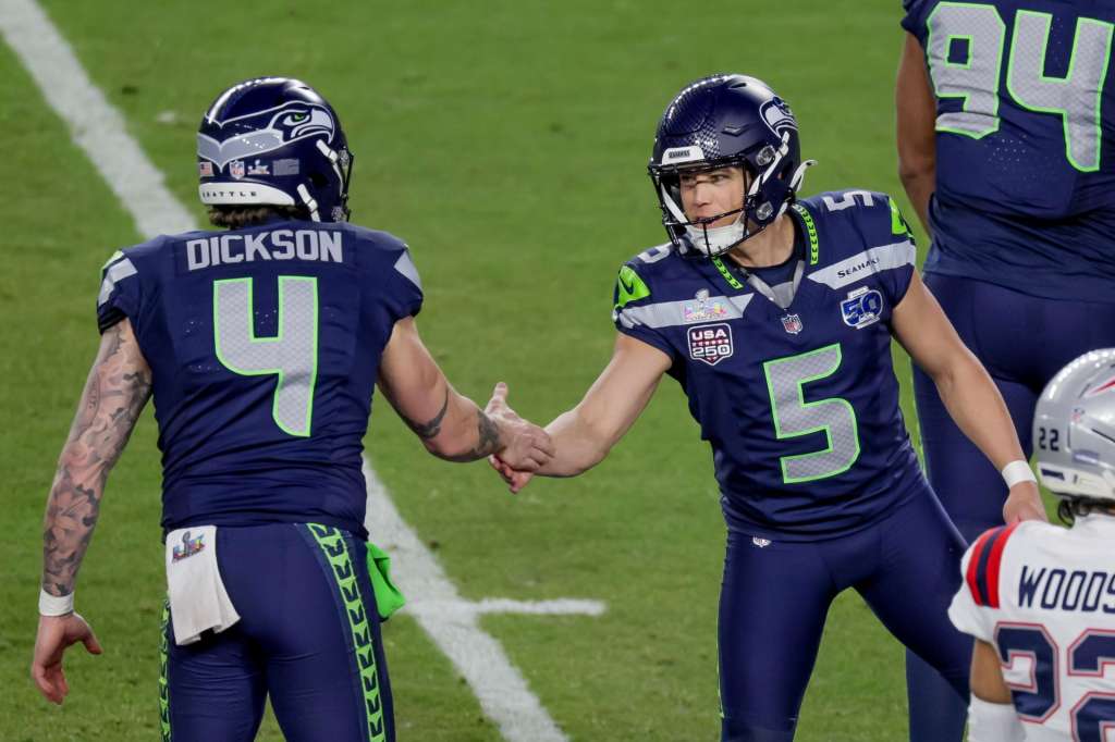 SANTA CLARA (United States), 09/02/2026.- Seattle Seahawks place kicker Jason Myers (R) celebrates his fourth field goal with Seahawks holder Michael Dickson (L) during the second half of Super Bowl LX between the New England Patriots and the Seattle Seahawks at the Levi's Stadium in Santa Clara, California, USA, 08 February 2026. EFE/EPA/CHRIS TORRES