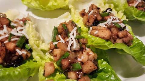 Receta para preparar Wraps de lechuga con pollo y vegetales