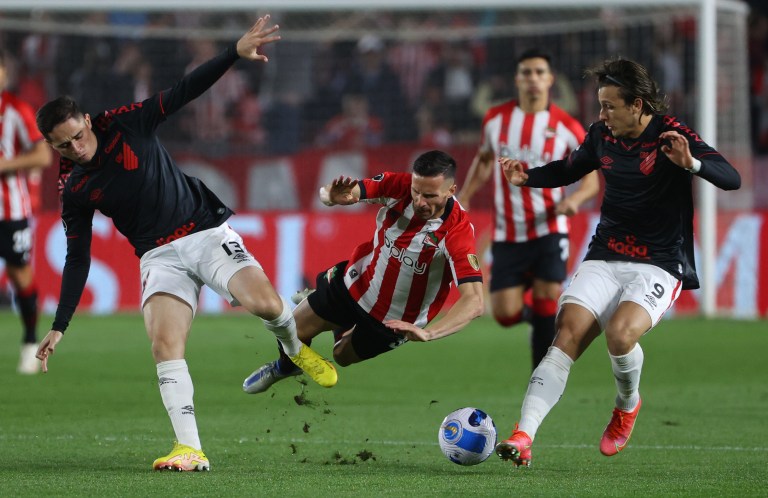 Copa Libertadores: Paranaense eliminó a Estudiantes y se medirá con Palmeiras