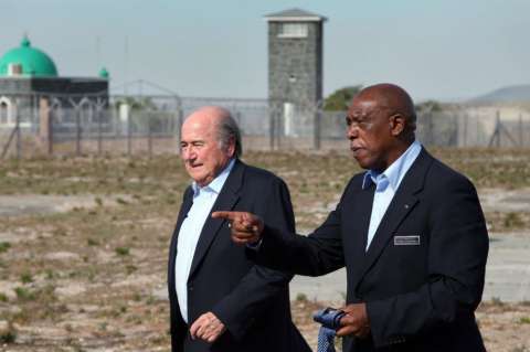 Tokyo Sexwale, candidato a la FIFA, promete transparencia financiera