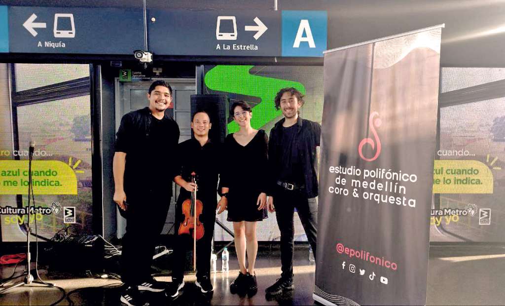 Los integrantes de la Estación musical: Emanuel Cuenca, pianista, Daniel Franco, violinista; María José Sánchez, soprano y Andrés Arboleda, barítono.