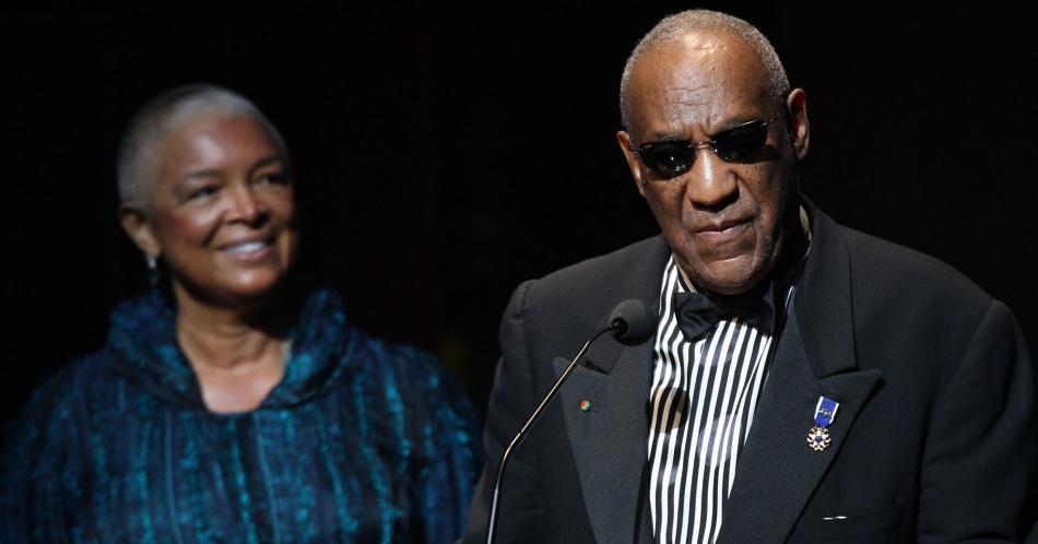 Esposa de Bill Cosby sale en defensa del comediante