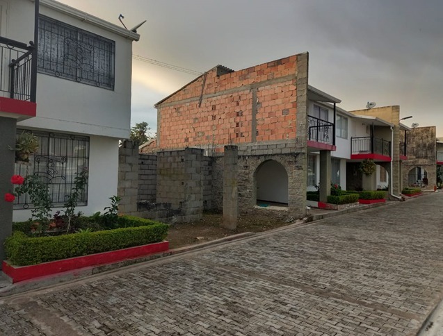 Entre la oferta inmobiliaria están: porcentajes de bodegas en Ciudad
Bolívar y Fontibón, un apartamento con parqueadero en San Cristóbal, un porcentaje de lote para construcción en Fusagasugá y otro porcentaje de casa de descanso en Villavicencio.