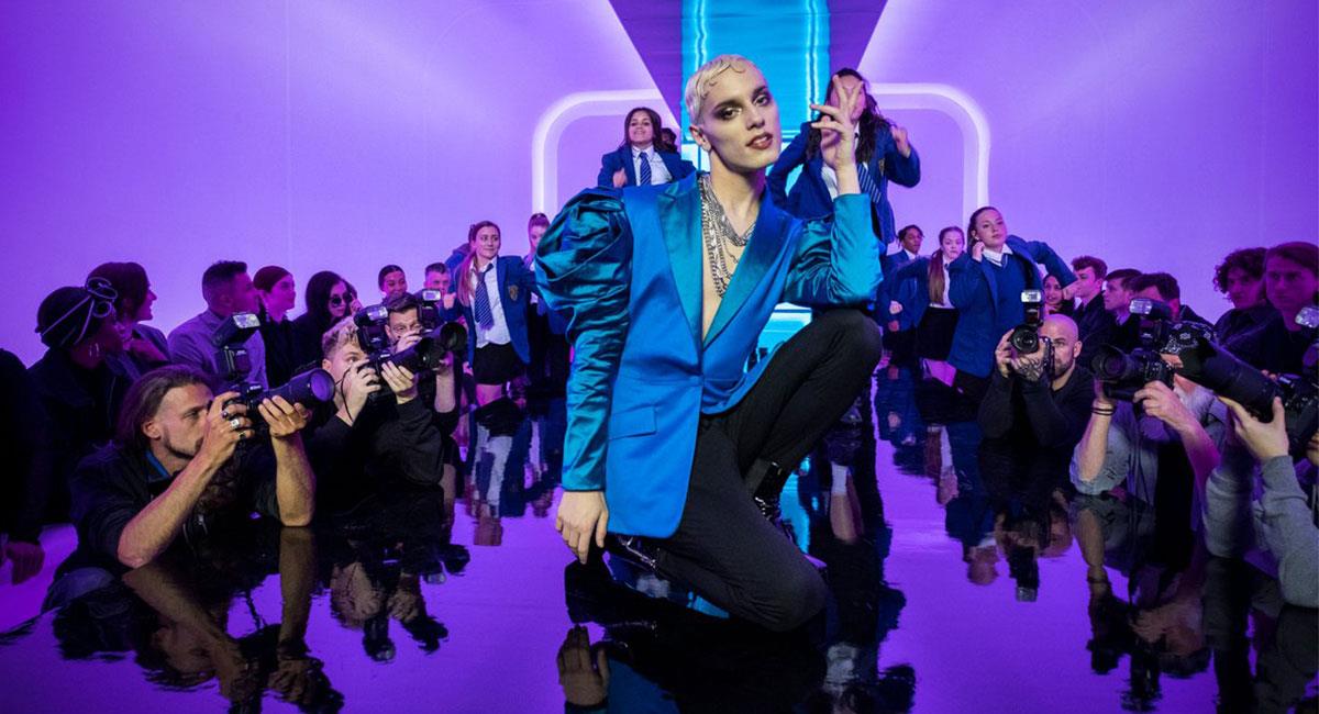 La película de Amazon Original reúne a los creadores originales del musical del West End en su debut en el cine con Jonathan Butterel como director.