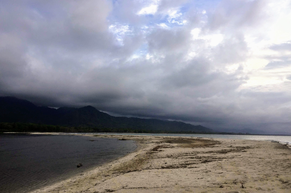 En Buritaca se puede disfrutar del encuentro de las aguas dulces del río con el mar.