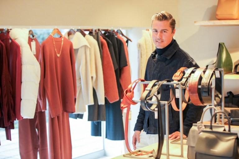 La nueva tienda de Adolfo Domínguez y su exploración de la moda sostenible