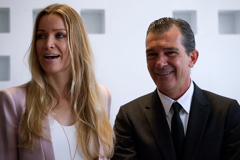 Antonio Banderas habla sobre su nueva novia, Nicole Kimpel