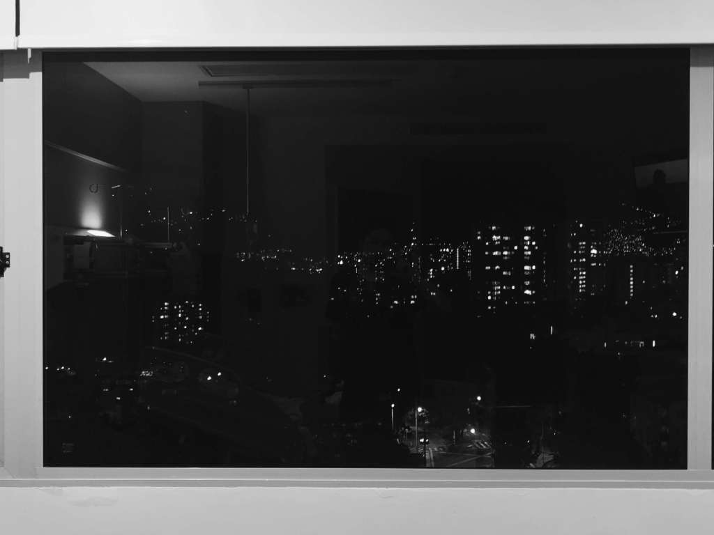 Fotografía tomada desde el Hospital Pablo Tobón Uribe:"Hay una luz que nunca se apaga", como en la canción de The Smiths.  / Santiago Muñoz Calvo 