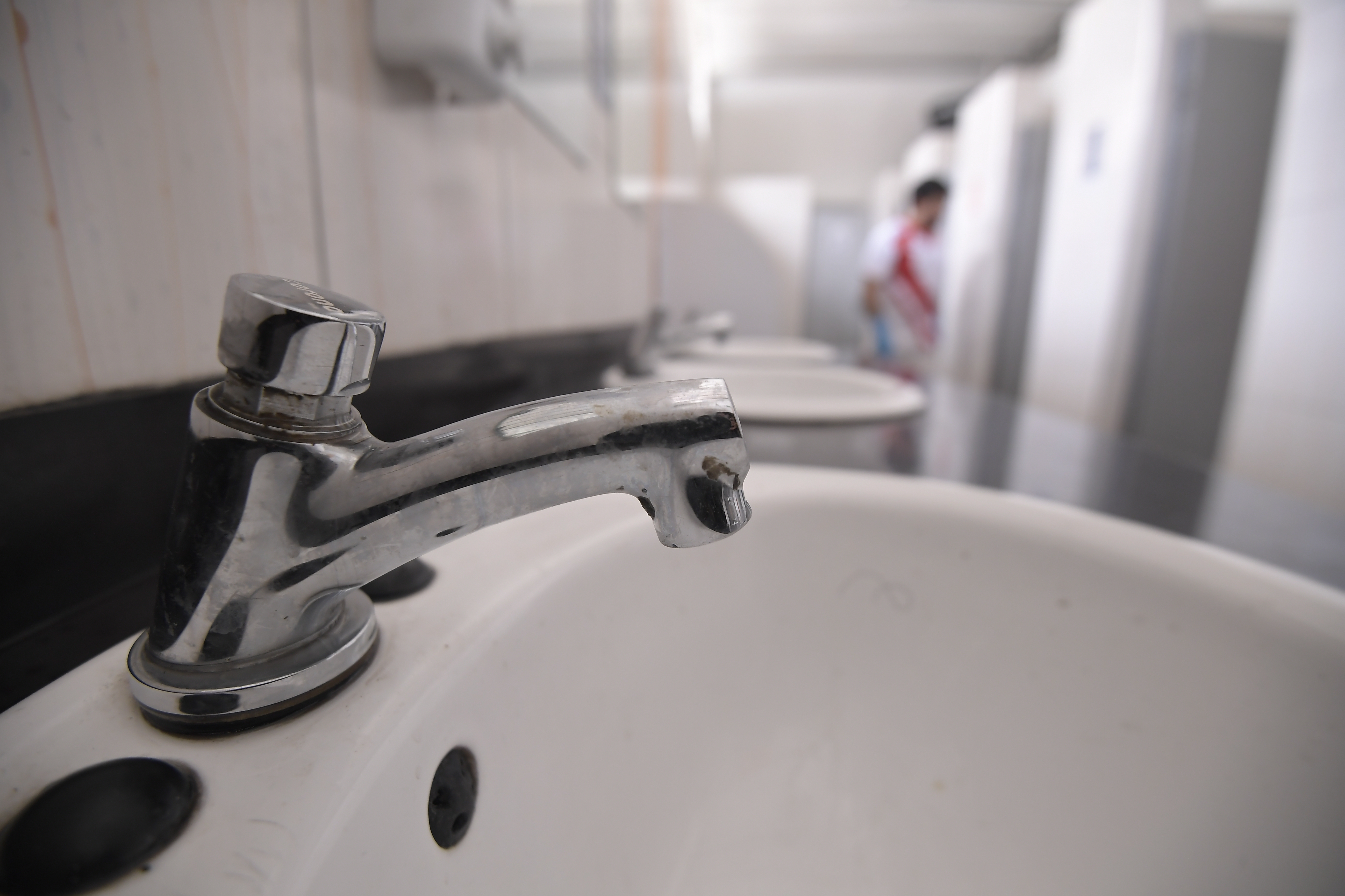 Diferentes actividades que se realizan con agua recogida, por la crisis de agua en Bogotá: Autolavado, cocina, labores de aseo y otras.