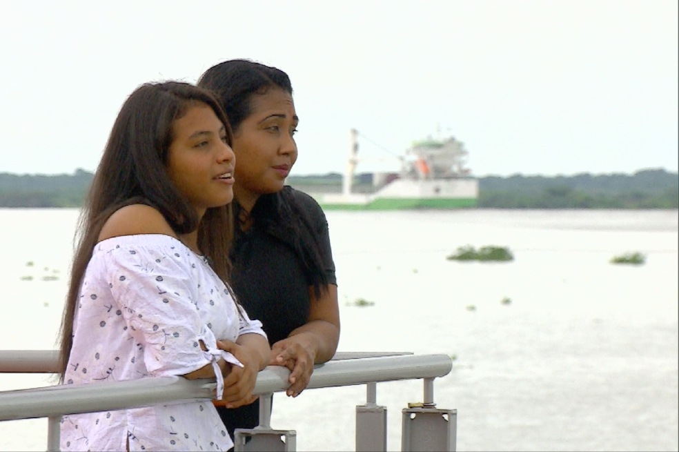 Matilde y Aura Cristina a orillas del Magdalena, en el malecón de Barranquilla. / Foto: Cortesía Noticias Caracol