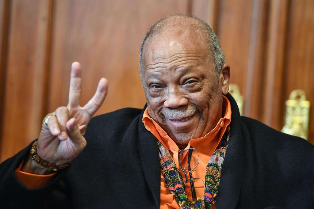 Rome (Italy).- (FILE) - US music producer Quincy Jones makes the victory sign during a press conference on his participation in the 'Umbria Jazz' event, in Rome, Italy, 11 July 2018 (reissued 04 November 2024). Quincy Jones died aged 91 in Los Angeles on 03 November 2024, his family and his publicist confirmed. (Italia, Roma) EFE/EPA/ALESSANDRO DI MEO *** Local Caption *** 54482980