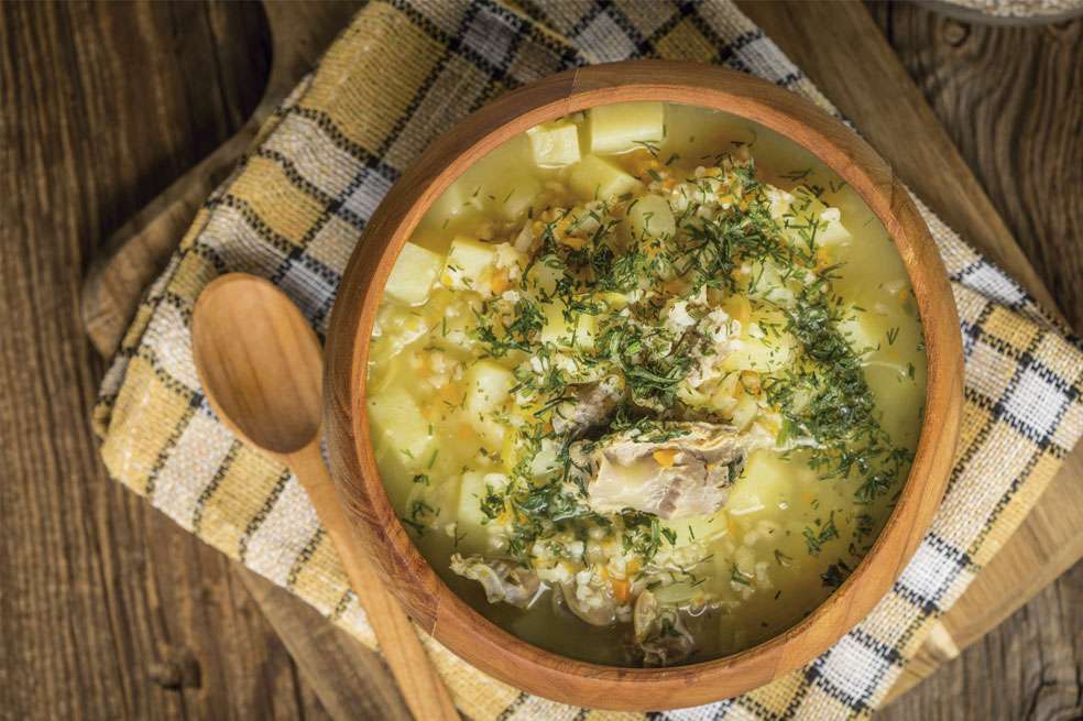 Aprende a hacer cuchuco con espinazo con esta sencilla receta.