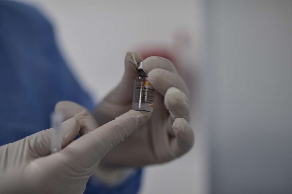 Jornada de vacunación de personas de la tercera edad contra el Covid19 con la vacuna Pfizer en Viva 1A IPS