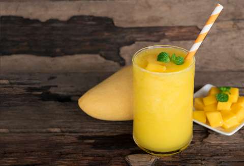 Aquí esta la receta para preparar una michelada de mango