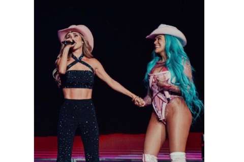 Karol G y Anahí: así fue su encuentro antes del concierto en México