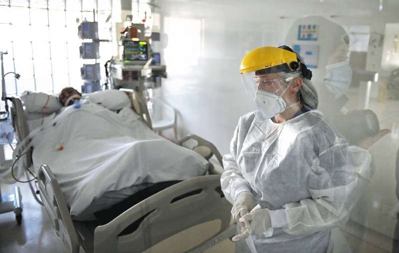 En Bogotá hay 45.000 casos activos. En el primer pico se registraron 65.000 casos, pero esta vez hay mayor preocupación porque son más los casos graves.