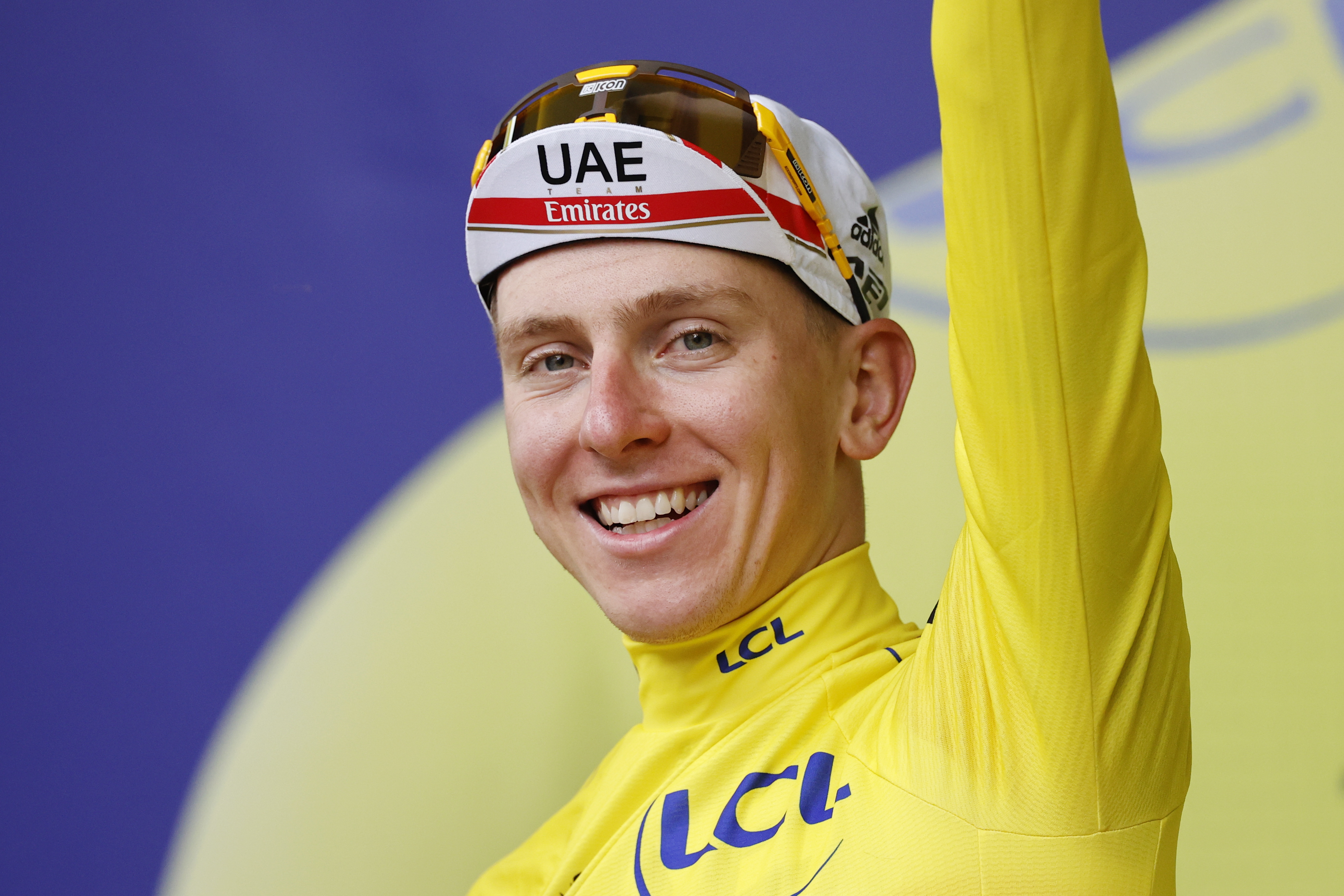 Longwy (France), 07/07/2022.- Slovenian rider Tadej Pogacar of UAE Team Emirates celebrates on the podium after taking the overall leader's yellow jersey following his win during the 6th stage of the Tour de France 2022 over 219.9km from Binche to Longwy, France, 07 July 2022. (Ciclismo, Francia, Eslovenia) EFE/EPA/GUILLAUME HORCAJUELO