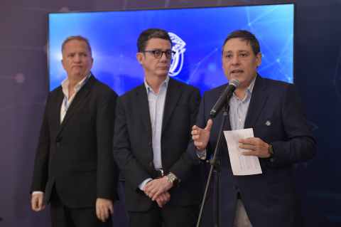 WOM consigue levantar recursos y mantiene su operación en Colombia