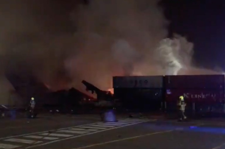 Dubái: incendio en el puerto Yebel Alí tras fuerte explosión