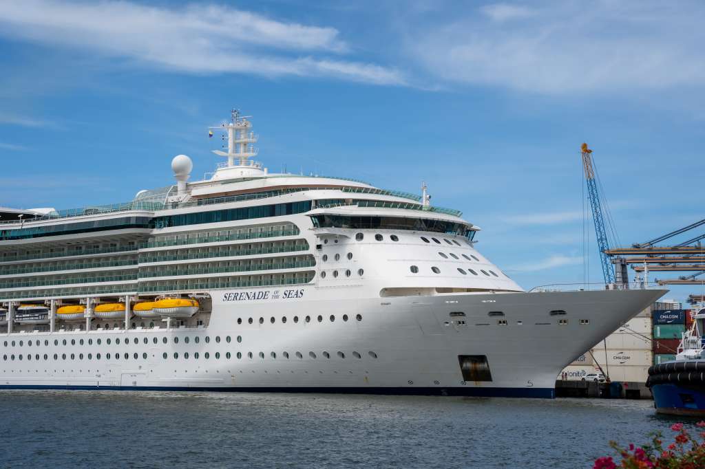 Tras una temporada sin operaciones de embarque, Cartagena regresó al escenario internacional como puerto de inicio de cruceros. Puerto de Cartagena, Royal Caribbean