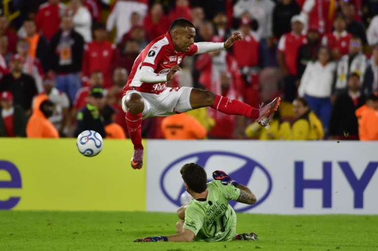 Santa Fe le ganó 2-1 a Platense y sigue con chances de clasificar en la Copa Libertadores.
