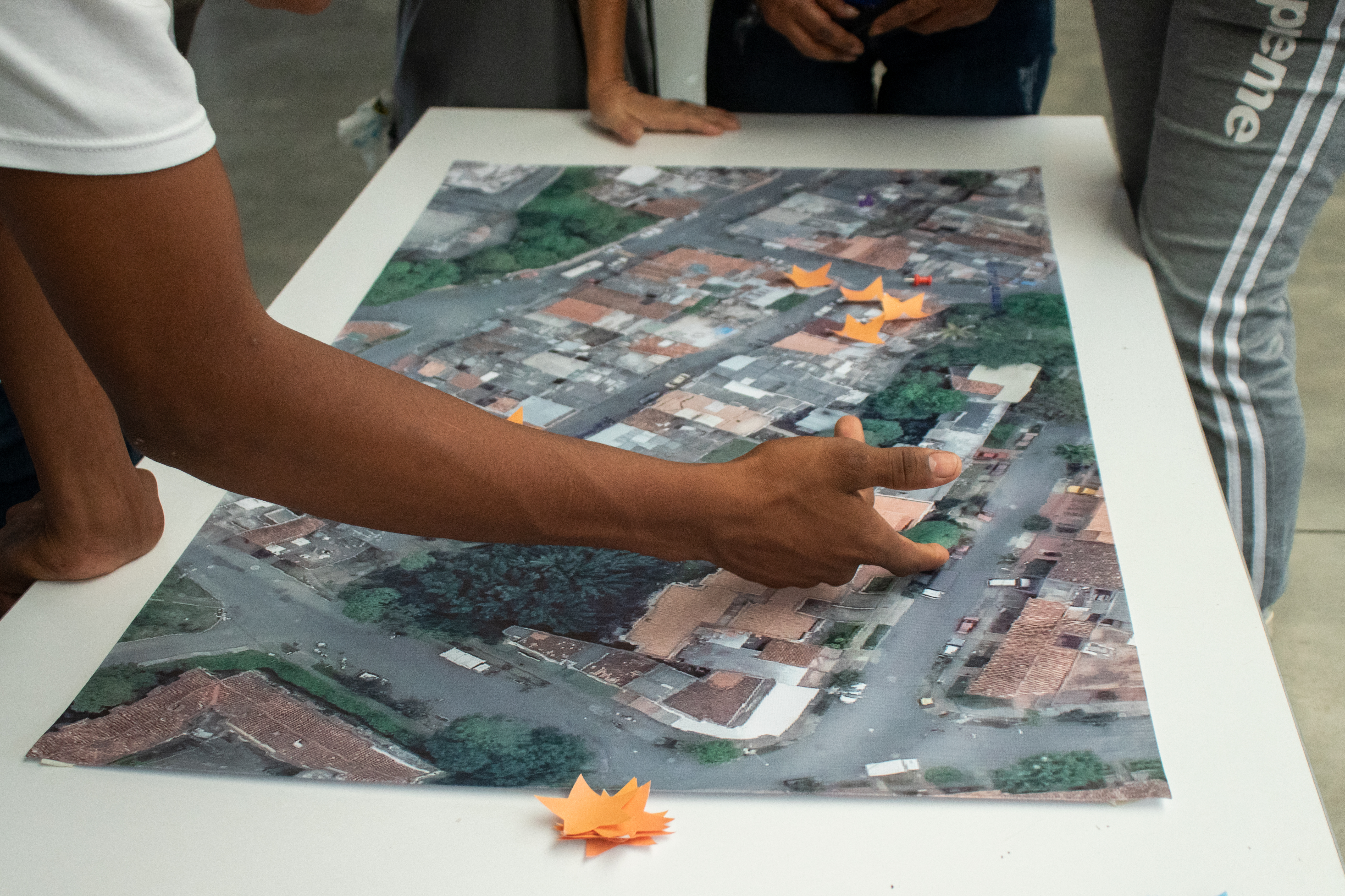 Los procesos organizativos de resistencia comunitaria por el impacto del conflicto armado fueron claves para considerar implementar el piloto en San Javier.