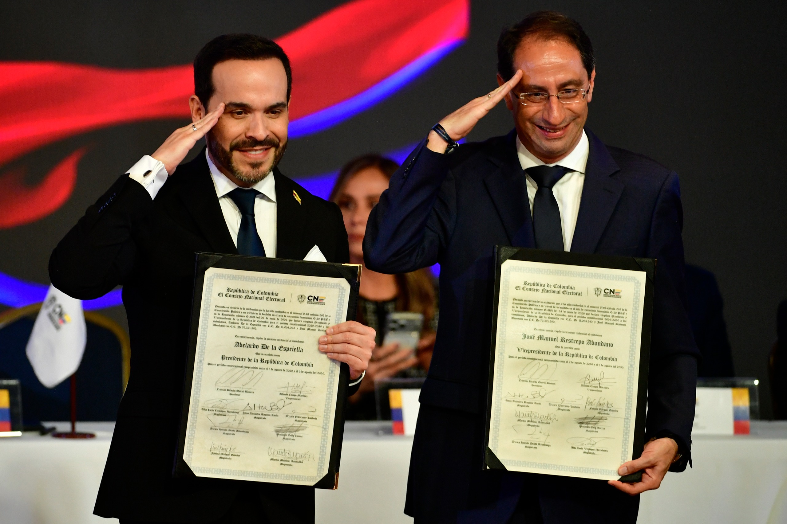 Abelardo de la Espriella y José Manuel Restrepo reciben las credenciales que los acreditan como presidente y vicepresidente del periodo 2026-2030.