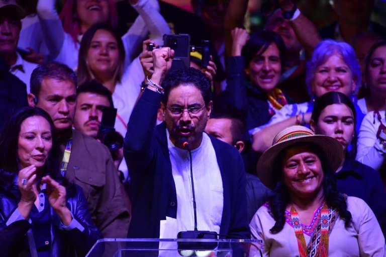 Al lado de su candidata a la Presidencia, Aida Quilcué, Iván Cepeda reconoció el preconteo, pero dijo que todo se definirá tras el escrutinio.