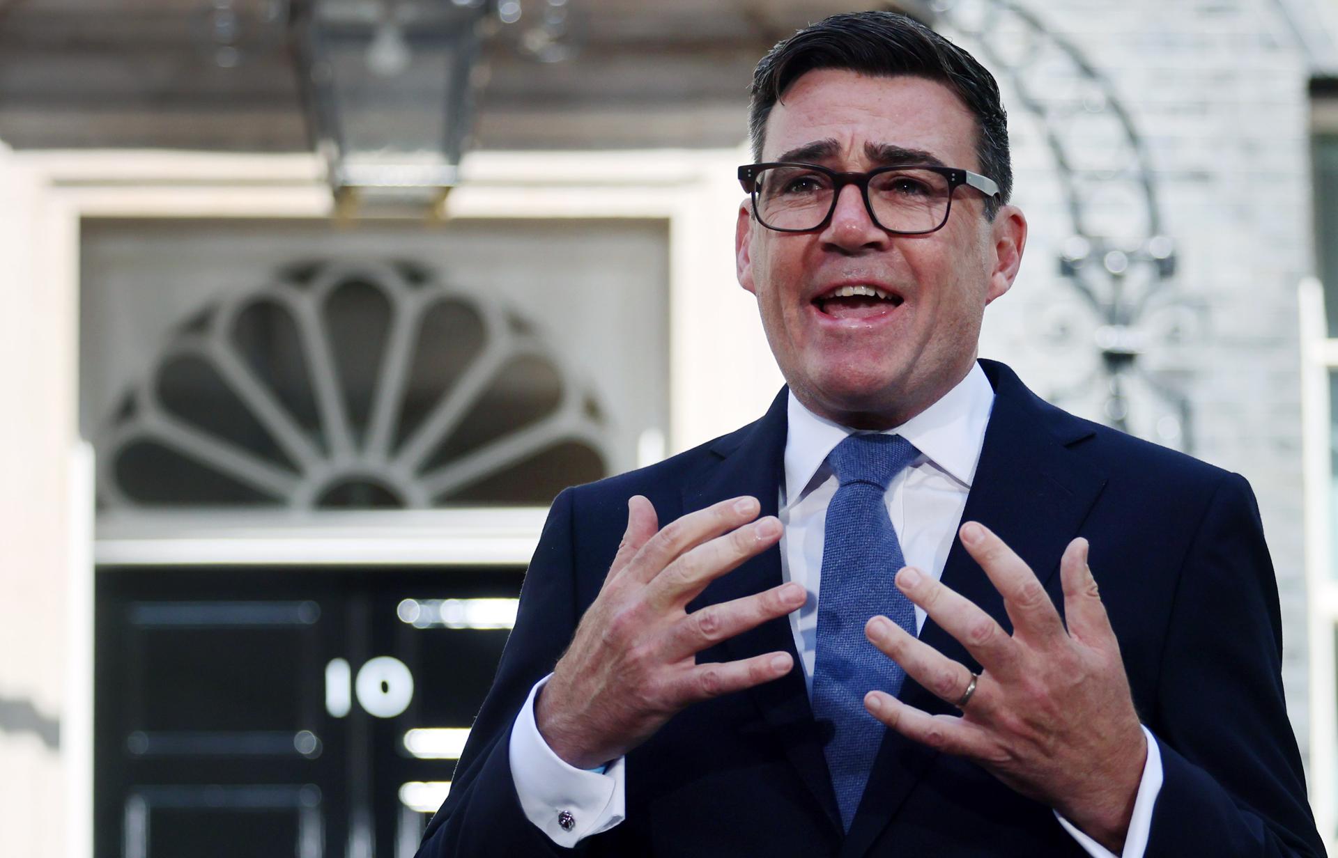 London (United Kingdom), 20/07/2026.- New British Prime Minister Andy Burnham delivers a speech outside 10 Downing Street in London, Britain, 20 July 2026. Burnham became British Prime Minister after Keir Starmer resigned. (Reino Unido, Londres) EFE/EPA/ANDY RAIN

