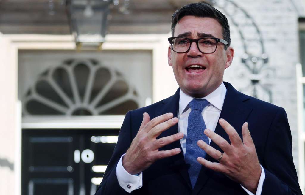 London (United Kingdom), 20/07/2026.- New British Prime Minister Andy Burnham delivers a speech outside 10 Downing Street in London, Britain, 20 July 2026. Burnham became British Prime Minister after Keir Starmer resigned. (Reino Unido, Londres) EFE/EPA/ANDY RAIN
