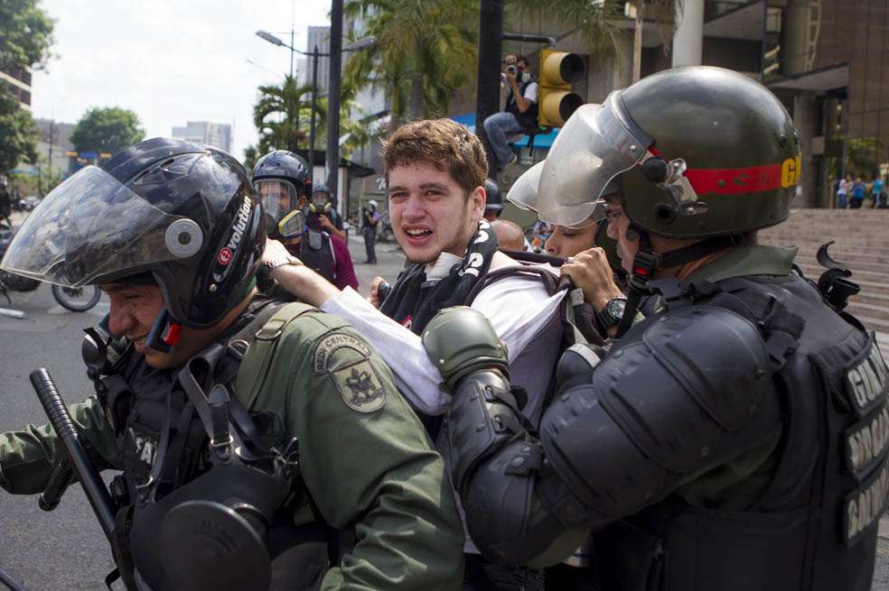 La detención de cerca de 300 estudiantes la semana pasada provocó el congelamiento de los diálogos. / EFE