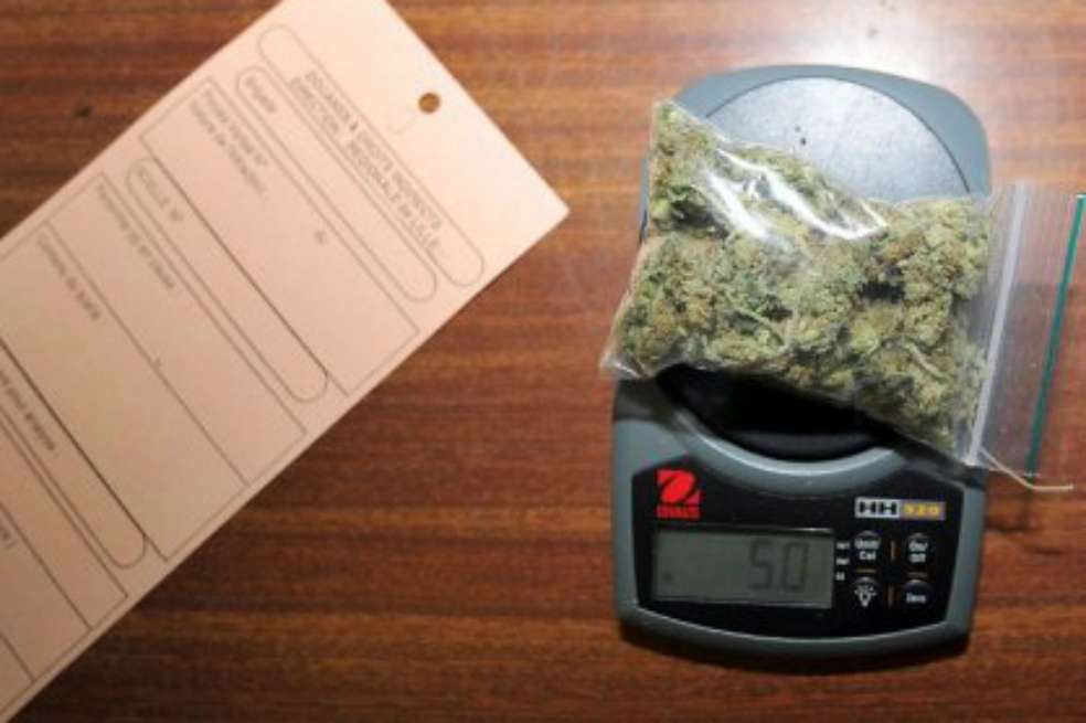 4.711 personas se han registrado para comprar marihuana en las 16 farmacias que se adhirieron al sistema. / AFP.