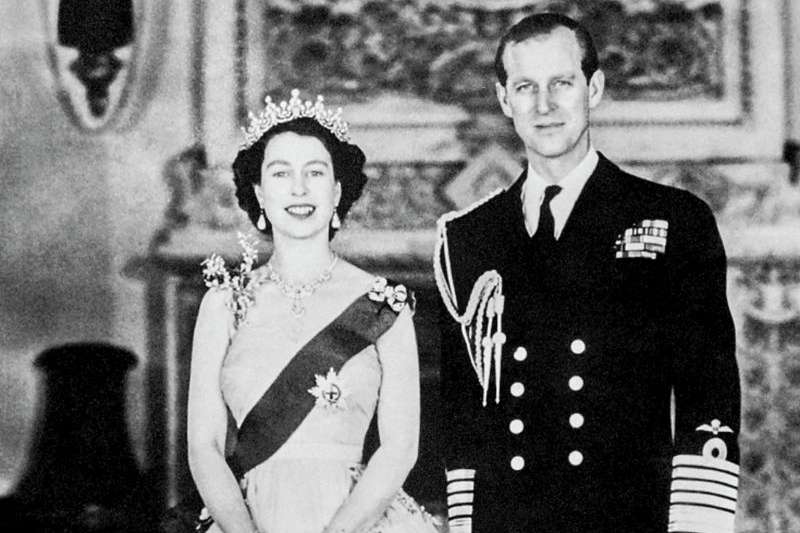 Isabel II tiene 95 años de edad y su esposo, Felipe de Edimburgo, murió el año pasado. / AFP