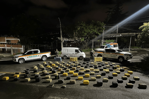 Conductor se da a la fuga tras abandonar casi una tonelada de marihuana en Nariño