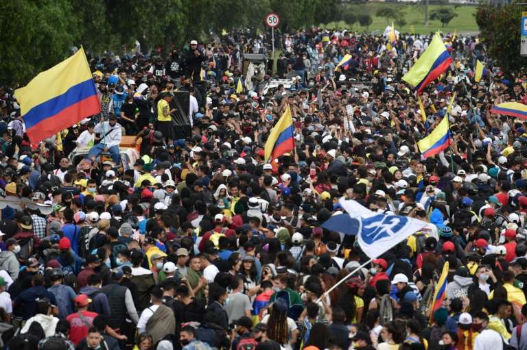 Autoridades mantienen los controles en este y otros puntos donde también hay protestas en la capital.