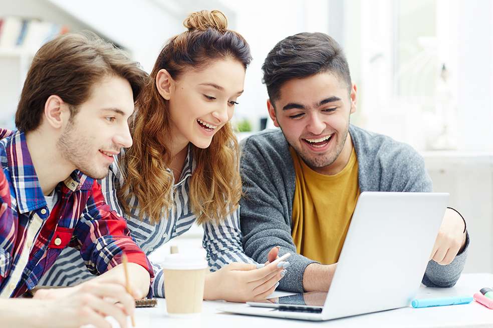 El 82% de los jóvenes cree que es una paradoja que se les pida experiencia previa para acceder a un primer empleo formal. /Shutterstock