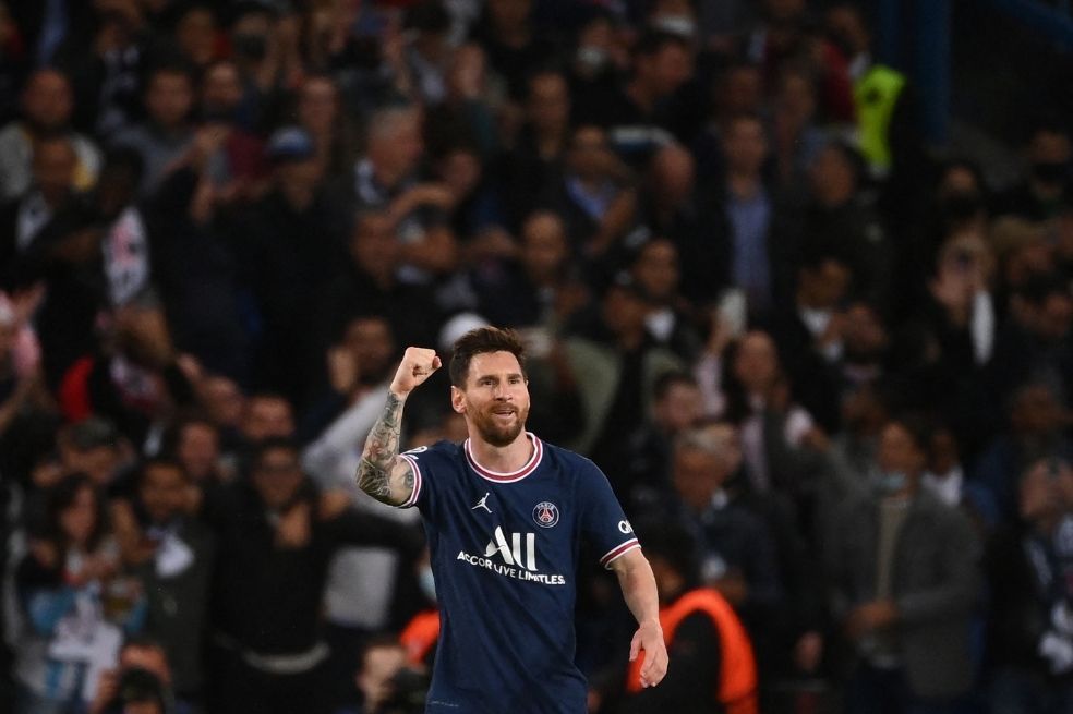 Lionel Messi celebra su tanto en el Parque de los Príncipes.