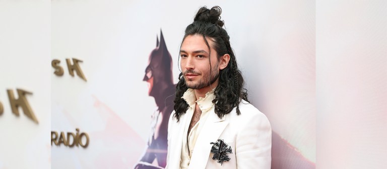 Ezra Miller, JLo, Ben Affleck y más famosos en premier de The Flash en Hollywood