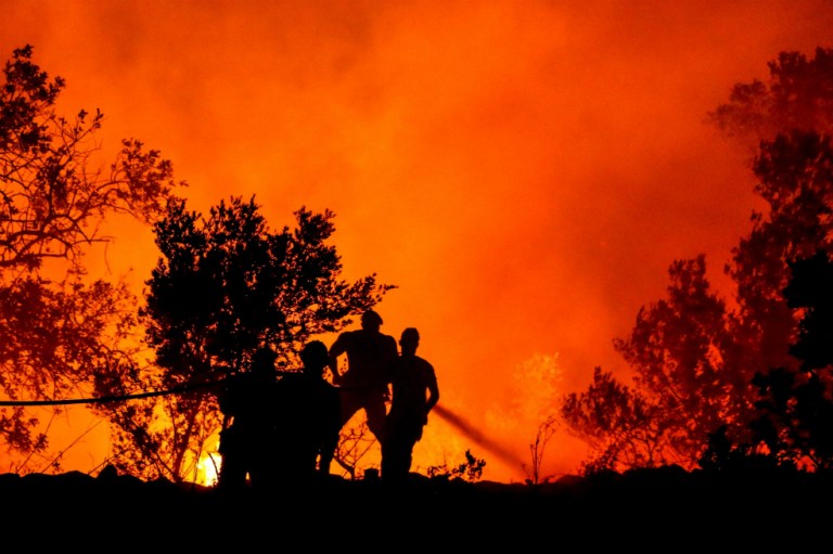 El incendio en Algarve sigue activo y ha arrasado más de 15.000 hectáreas