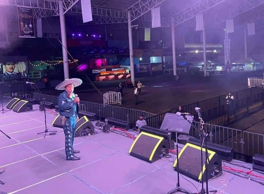 Abuelo hizo concierto y nadie asistió